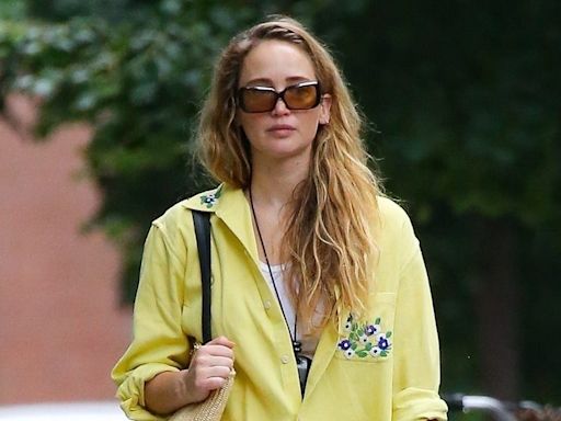 Jennifer Lawrence Blended Two Controversial Footwear Trends for the Ultimate Lazy-Day Outfit