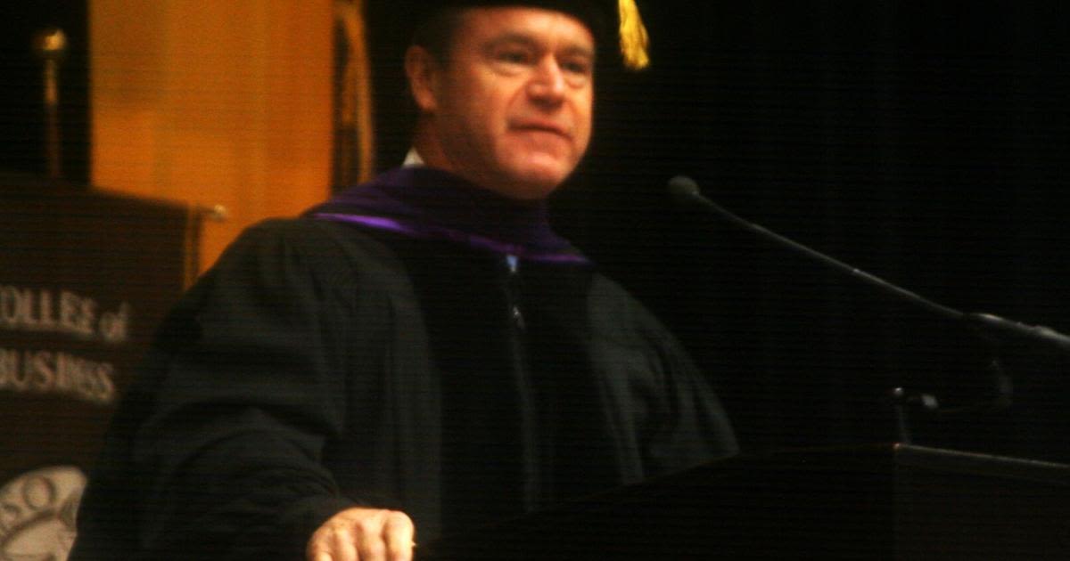 Senator urges VU grads to use their time well