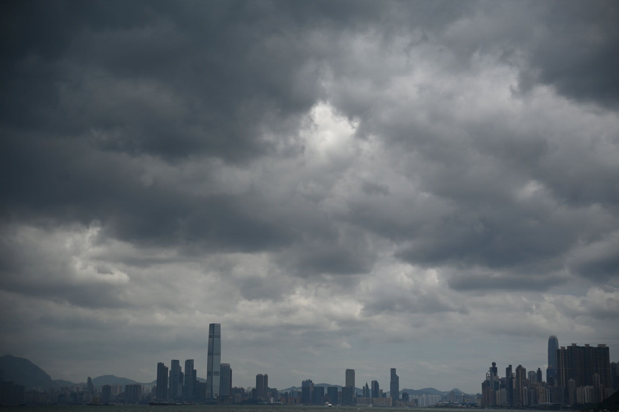 Hong Kong Set to Keep Stock Market Closed All Day on Typhoon