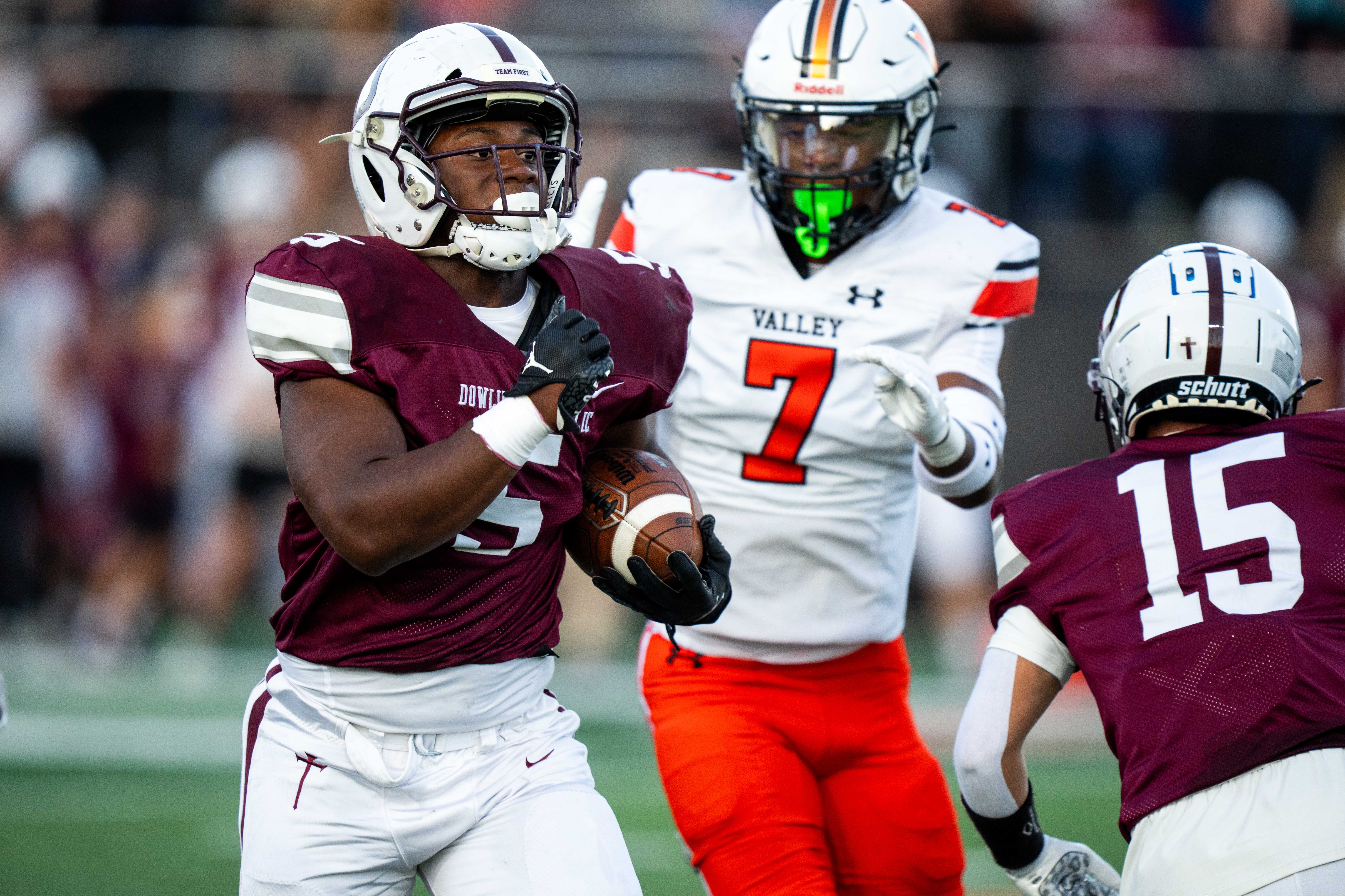 Dowling Catholic defeats Valley in overtime football game, Middleton scores 3 touchdowns