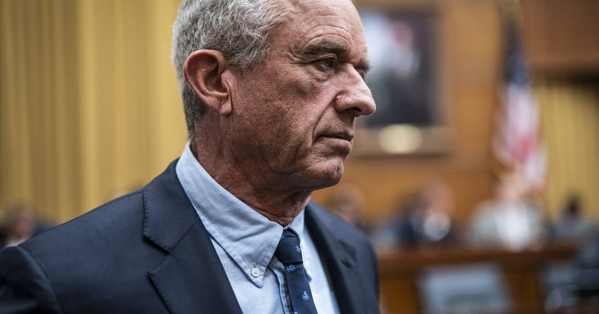 Robert F. Kennedy Jr. tried to meet with Kamala Harris to discuss a job in her Cabinet