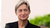 Judith Butler, la ideóloga de género que defiende el uso del hiyab y no les cree a las israelíes violadas