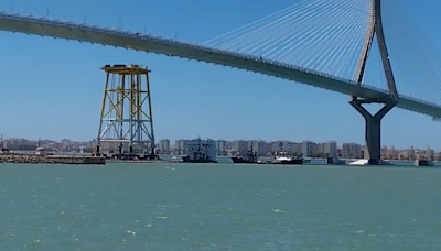 Así ha sido la impresionante salida de la gigantesca jacket construida en Navantia Puerto Real