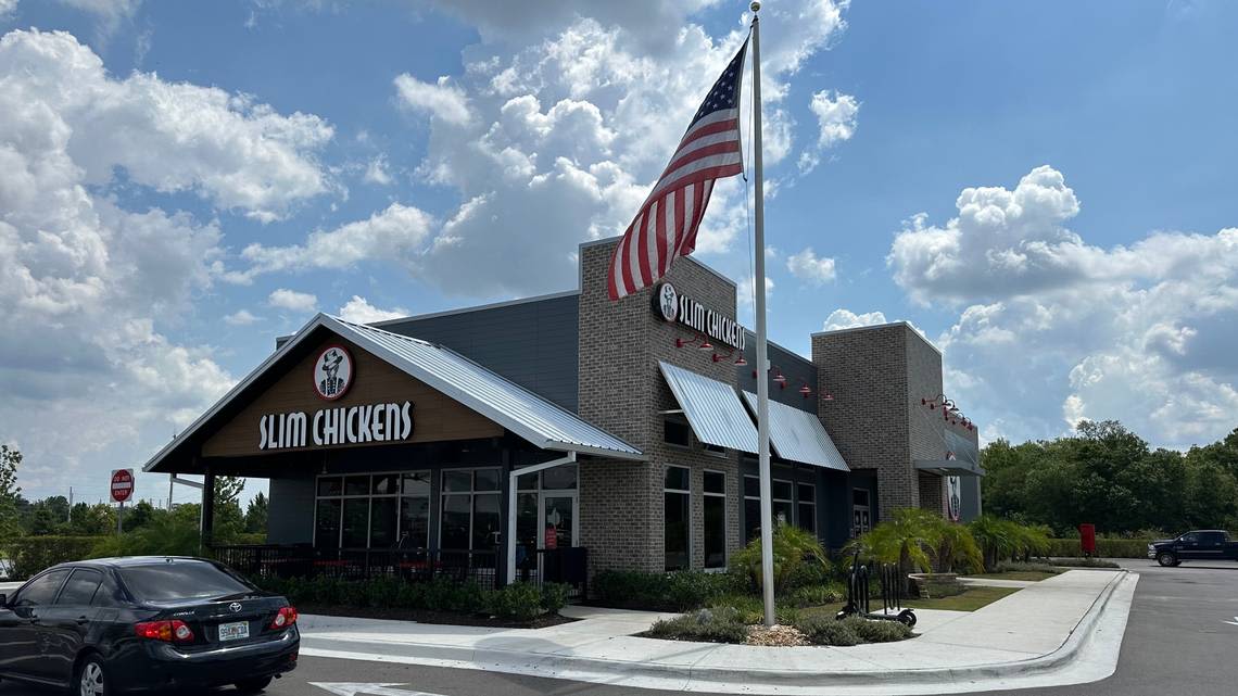 Traveling in Florida? This chicken chain is expanding. Here’s where and what’s on menu