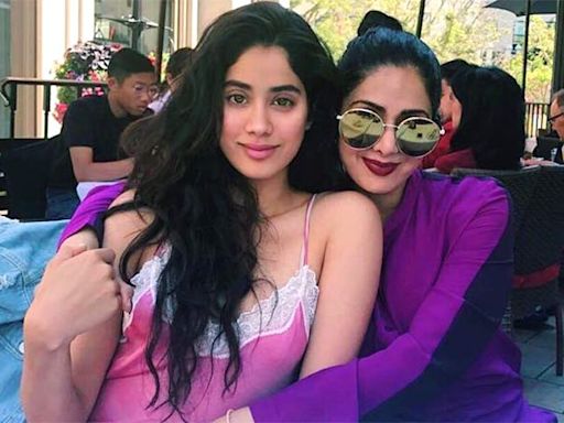 Janhvi Kapoor on her struggles after her mother Sridevi’s demise: “I was drowning in insecurities” : Bollywood News - Bollywood Hungama