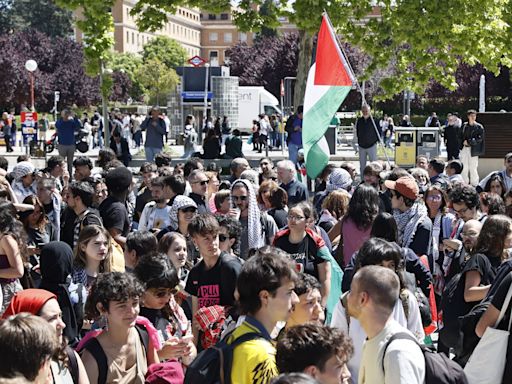 Universitarios madrileños montan una acampada indefinida en la Complutense en apoyo a Gaza