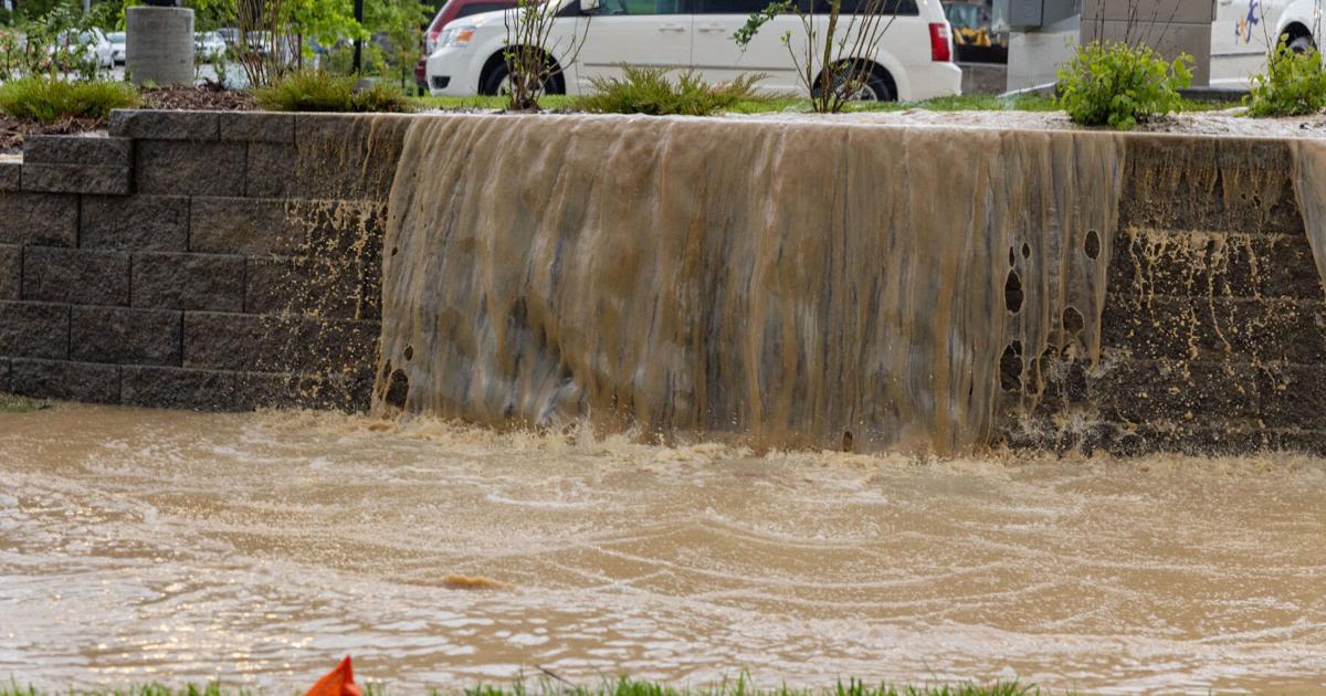 Douglas County sirens sounding as severe storms moving through Omaha, eastern Nebraska