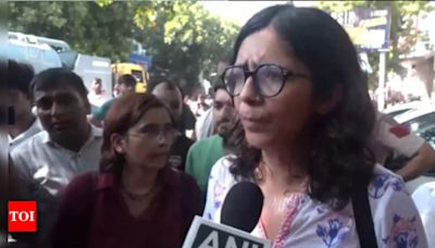 'Swati Maliwal go back': AAP MP faces students' protest after 3 UPSC aspirants die in Delhi's Old Rajender Nagar | Delhi News - Times of India