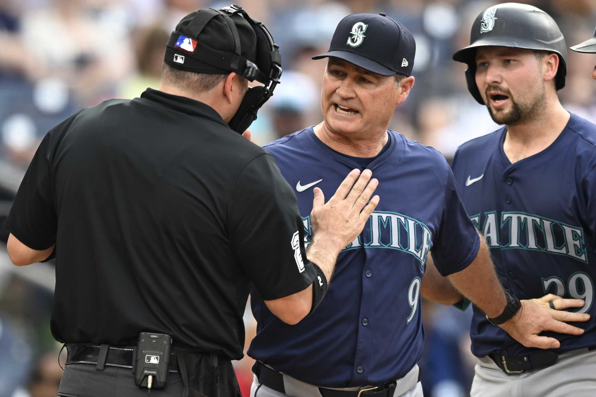 Nationals get 2 runs in 7th inning to top reeling Mariners 3-1