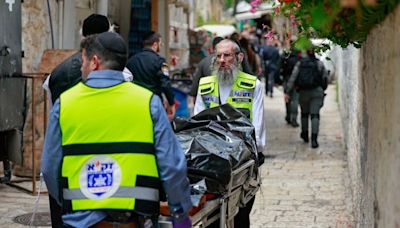 Turkish national stabs Israeli policeman in Jerusalem, is shot dead -police statement