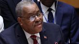 Las fuerzas de seguridad que protegen al líder de Haití hacen disparos de "cobertura" tras abandonar una entrevista con CNN