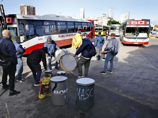 Choferes autoconvocados protestan en Puente Saavedra en contra del acuerdo salarial que firmó la UTA