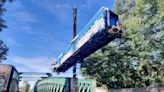 VIDEO. Impresionante operativo: así remueven las locomotoras y vagones del choque de trenes