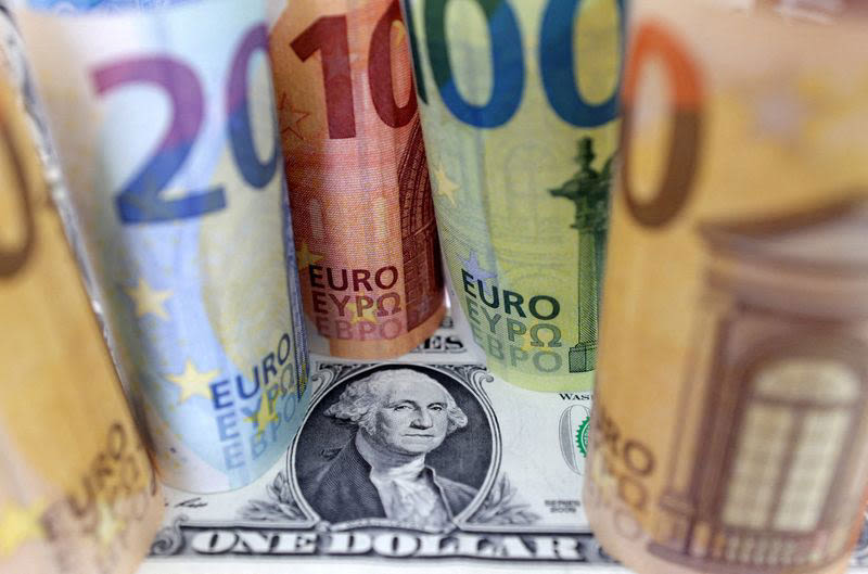 Euro firms ahead of ECB decision, yen perks up