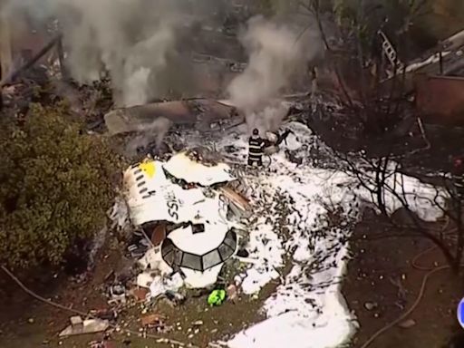 Un avión brasileño se estrella en las afueras de São Paulo y mueren 62 personas, según la compañía aérea