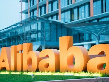El superávit comercial récord en junio de China impulsa a Alibaba