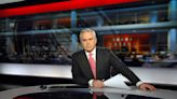 Renunció Huw Edwards, el presentador de la BBC acusado de haberle pagado a un menor de edad por fotos explícitas