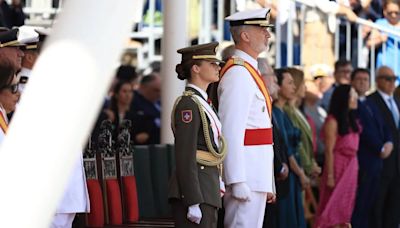 El Rey Felipe VI, la Reina Letizia y la Princesa Leonor presiden la entrega los despachos en la Escuela Naval de Marín