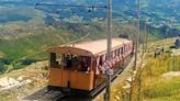 El tren cremallera que sube a Larrun cumple cien años