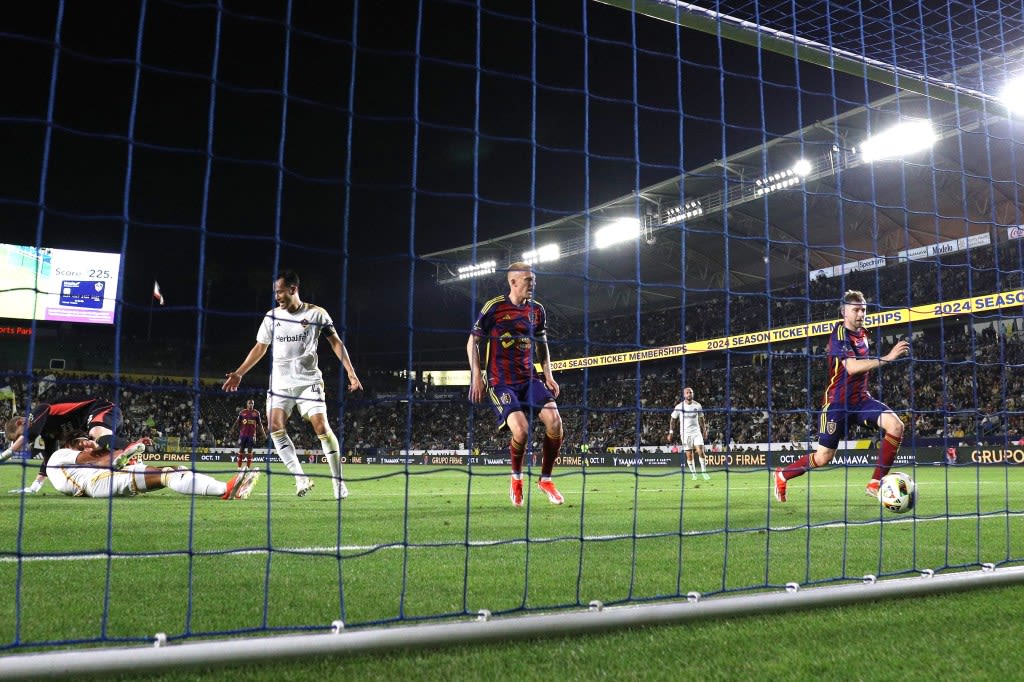 Miguel Berry’s late goal salvages a point for the Galaxy in draw with Real Salt Lake