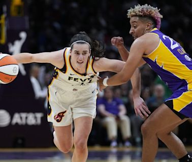 Caitlin Clark gana su primer juego en la WNBA ante récord de espectadores en Los Ángeles - La Opinión