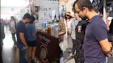 VIDEO: Captan a sujeto grabando bajo la falda de mujeres en Feria de Puebla