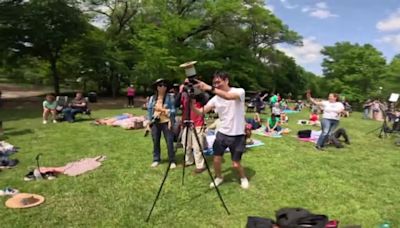 Thousands view total solar eclipse from Fort Worth's Botanic Garden