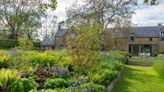 This English Garden Epitomizes Untamed Beauty: "It Breathes and Changes"