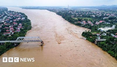 Typhoon Yagi collapses busy bridge in Vietnam