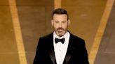 Jimmy Kimmel aborda tapa de Will Smith em Chris Rock em abertura do Oscar 2023