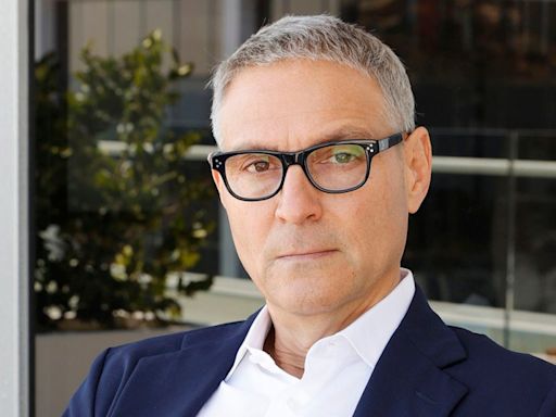 Ari Emanuel Accepts Simon Wiesenthal Center Honor, Slams Netanyahu Amid Walkouts and Boos