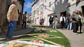 En imágenes: El Corpus llena de color las calles de Castropol, mientras lucha con el nordés