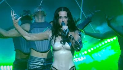 Nostalgie : Katy Perry met le feu avec un medley XXL de ses tubes aux MTV VMA !