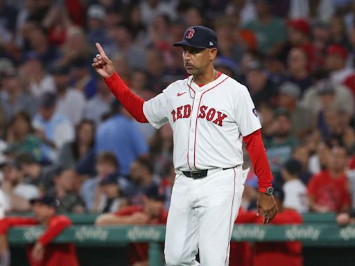 Cora explains why he's no fan of standing pat at MLB trade deadline