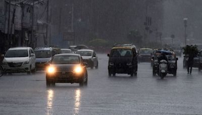 Mumbai Rains: City Wakes Up To Heavy Showers & Gusty Winds; IMD Issues Orange Alert