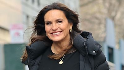 Mariska Hargitay Helps Little Girl Reunite With Mom After She's Mistaken for Real-Life Cop - E! Online