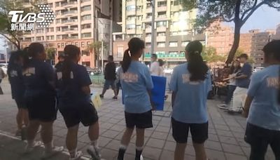 賣康乃馨籌措比賽經費！陽明國中女子手球隊赴瑞典拚金