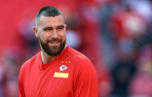 Fans Say Travis Kelce ‘Ain’t Slick’ After Seemingly Catching Him Looking at Taylor Swift in New Video