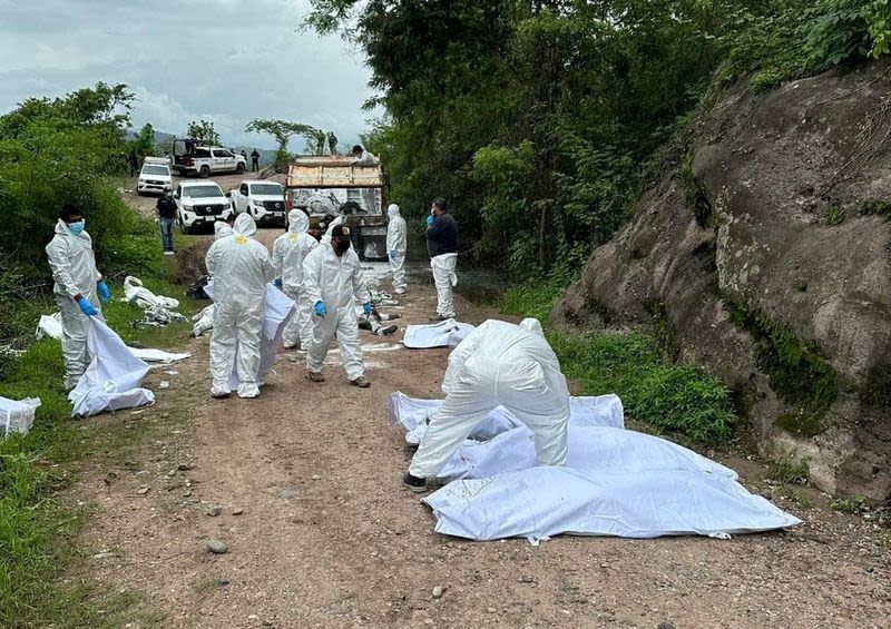 In Mexico, 19 bodies found in truck as violence spreads in southern state