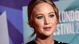 Jennifer Lawrence admite que se siente poco inteligente porque no terminó la escuela