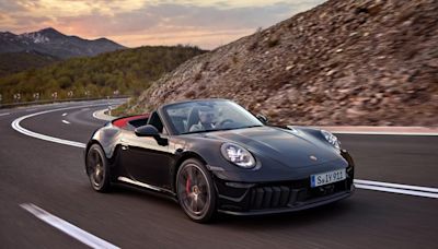 Porsche reveals a new hybrid 911 sports car