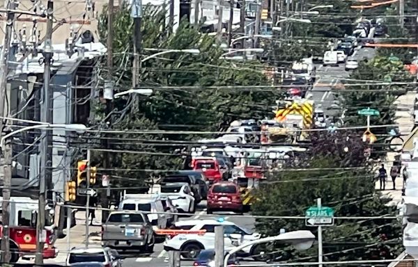 Several blocks of Philadelphia neighborhood evacuated due to strong smell of bleach, ammonia