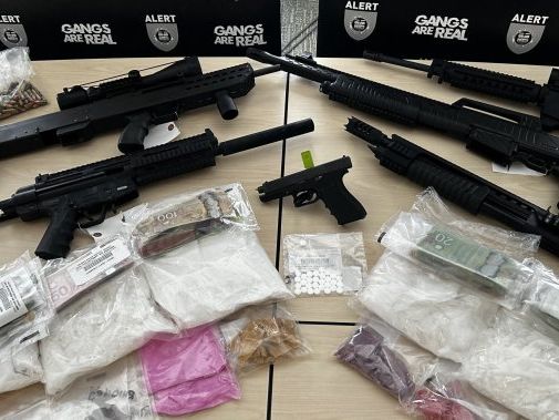 5 charged after ALERT seizes 6 guns, $300k in drugs in Calgary investigation - Calgary | Globalnews.ca