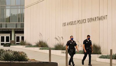 L.A. will pay $300,000 to settle lawsuit over undercover police officer photos