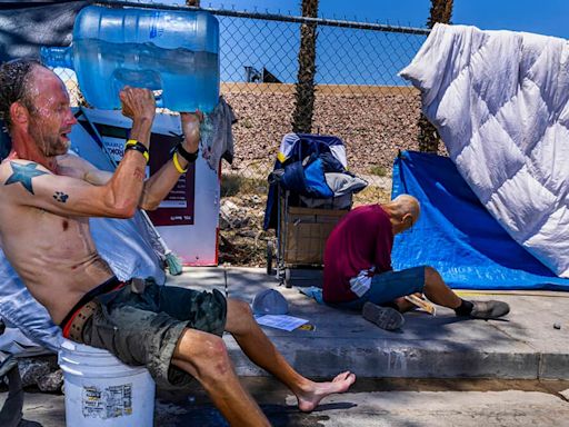 Las Vegas se enfrenta a una de las olas de calor más extremas de su historia: han tenido que instalar centros de enfriamiento de emergencia