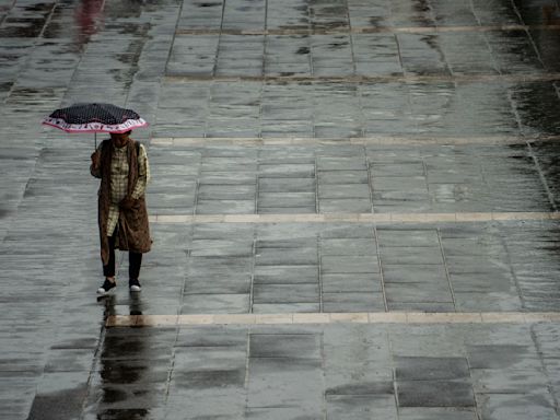 天文台取消黃雨警告 過去兩小時曾發紅雨 教育局早前宣布所有學校今午停課｜Yahoo