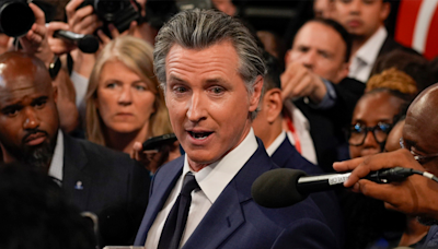 Newsom heads east for meeting with Biden as president tries to keep his campaign from heading south