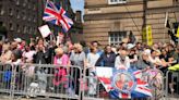 Crowds and protesters gather on Royal Mile ahead of service for King