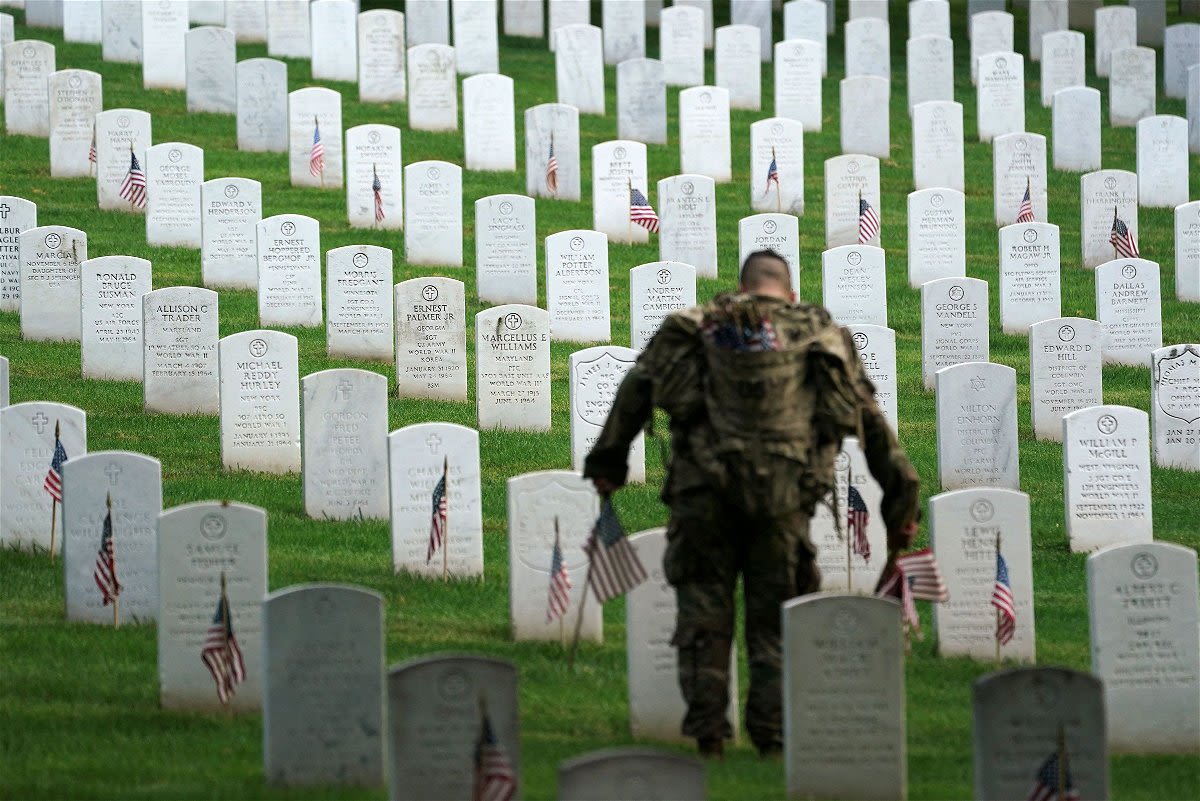 Biden marks Memorial Day with somber speech at Arlington National Cemetery - ABC17NEWS