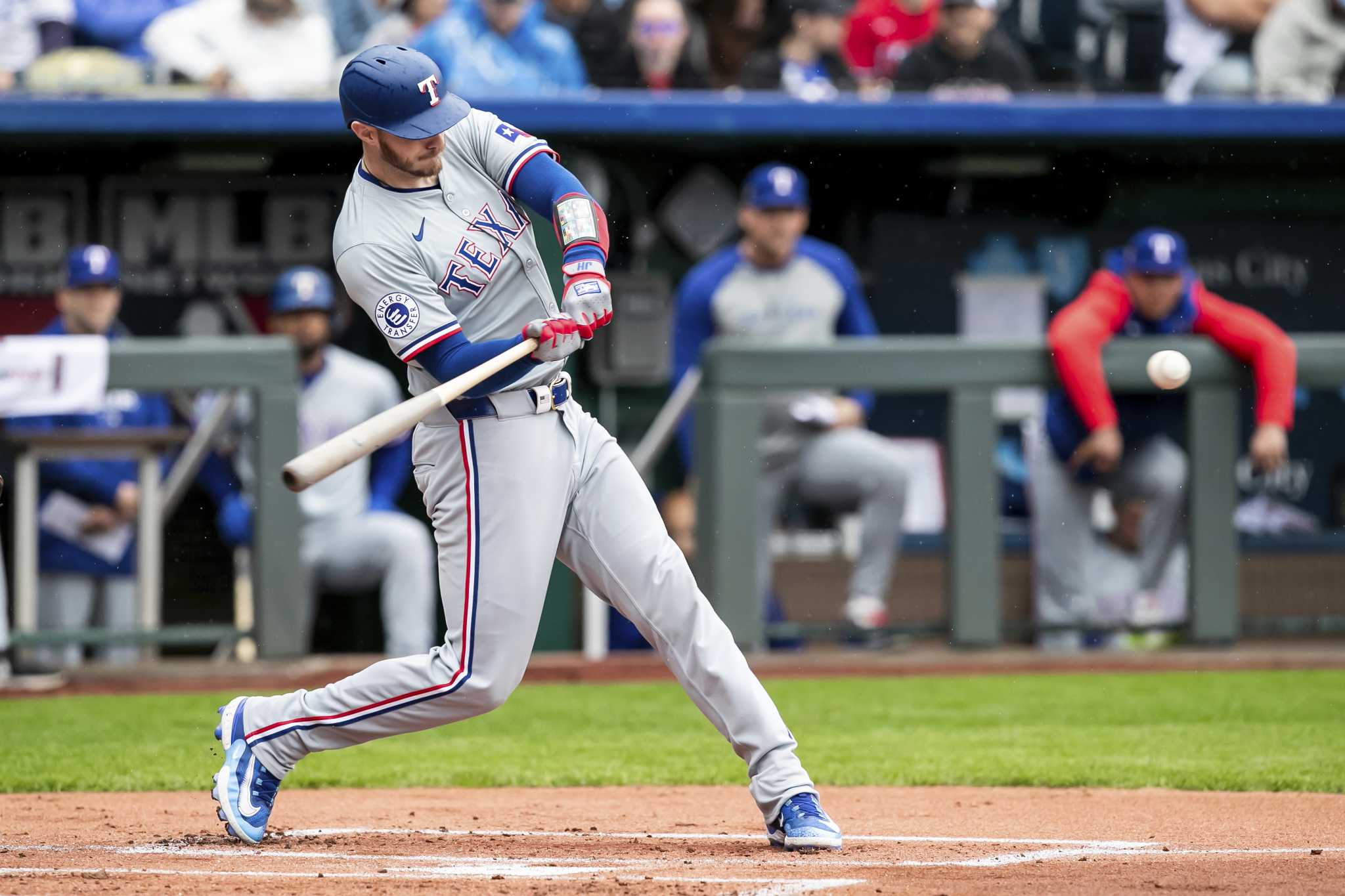 Heim homers in the 9th and Lowe hits an RBI single in the 10th to lead Rangers past Royals 3-2